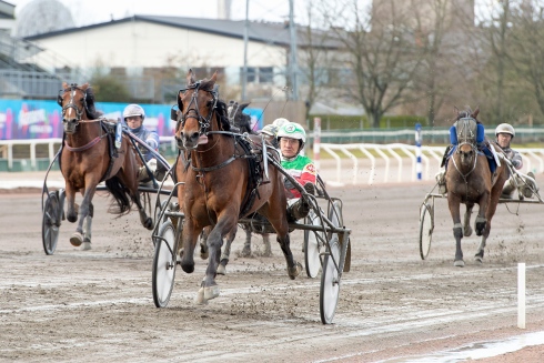 I Keep Tabs och Genadii Bolshakov vinner på Jägersro. Foto av Kanal 75